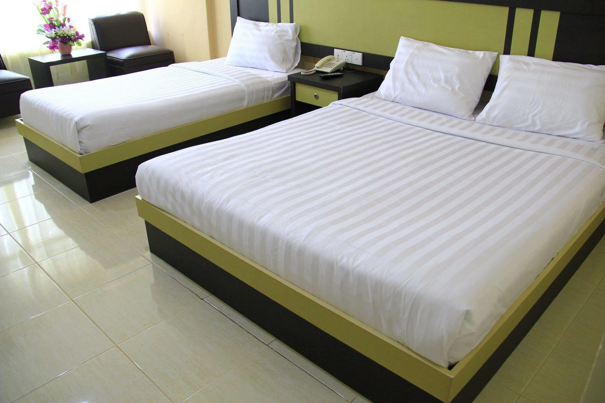 Oyo 2487 Sampurna Jaya Hotel Tanjung Pinang Dış mekan fotoğraf