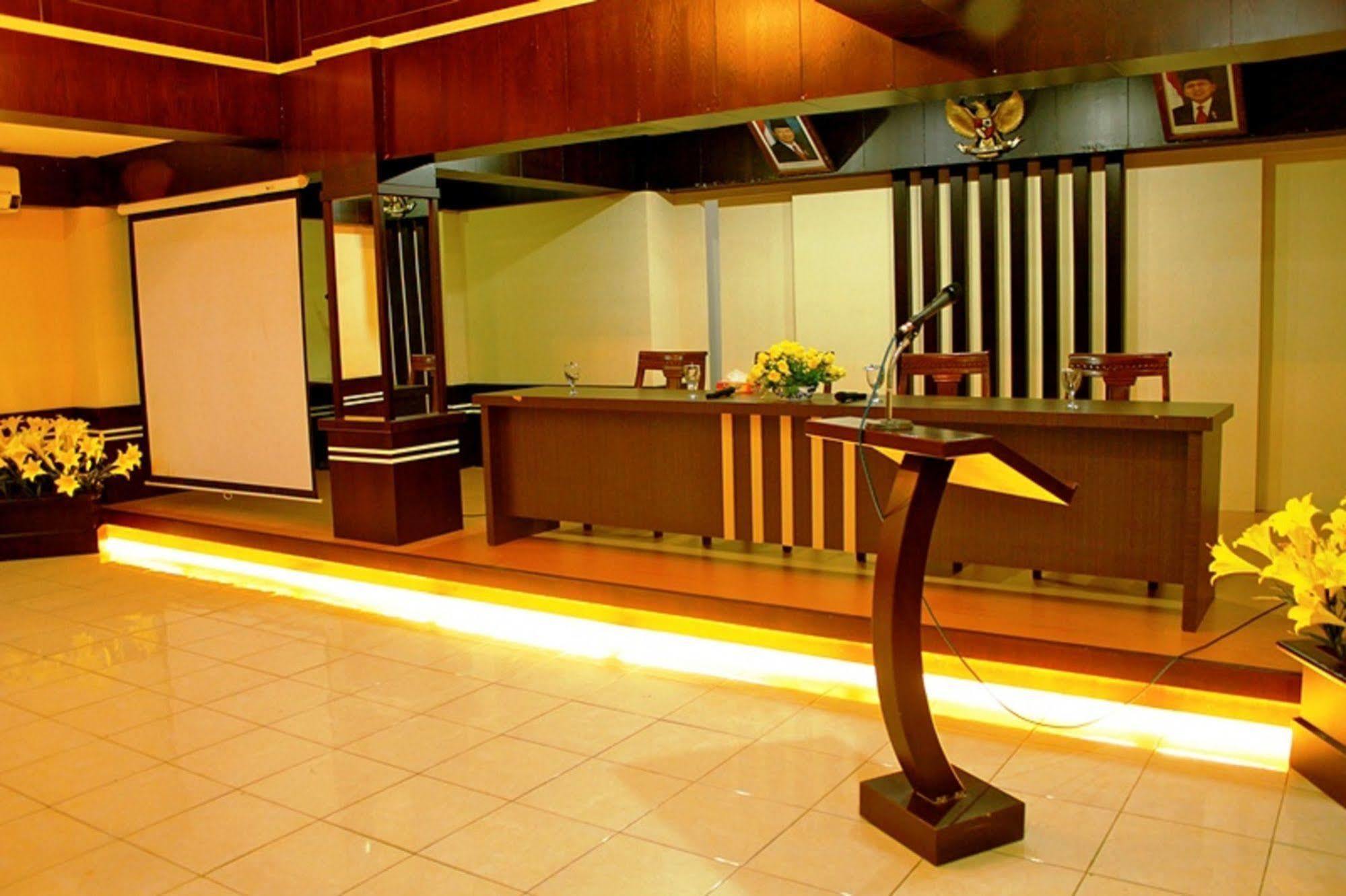 Oyo 2487 Sampurna Jaya Hotel Tanjung Pinang Dış mekan fotoğraf