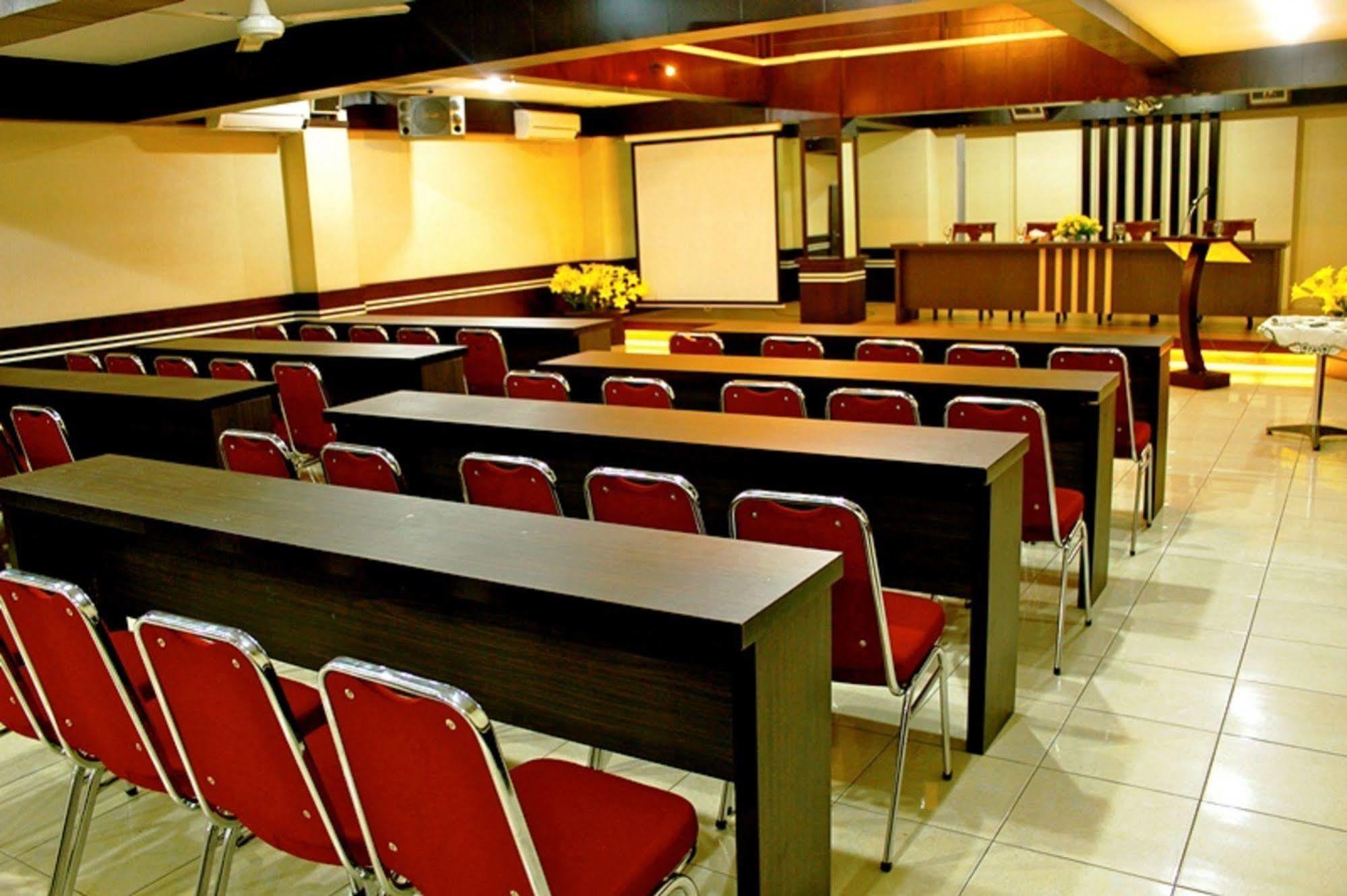 Oyo 2487 Sampurna Jaya Hotel Tanjung Pinang Dış mekan fotoğraf